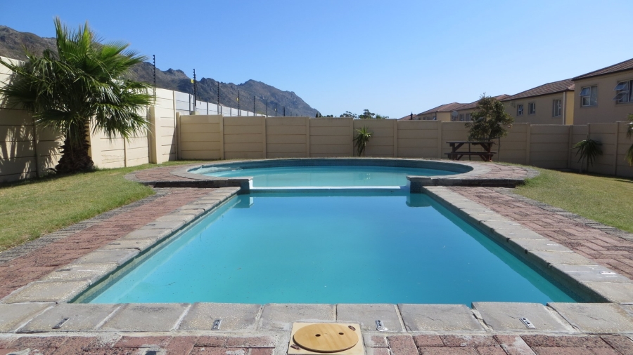 2 Bedroom Property for Sale in Admirals Park Western Cape